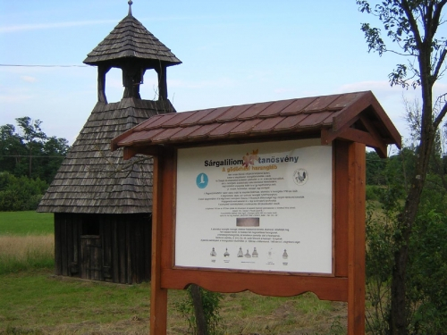 Sárgaliliom tanösvény